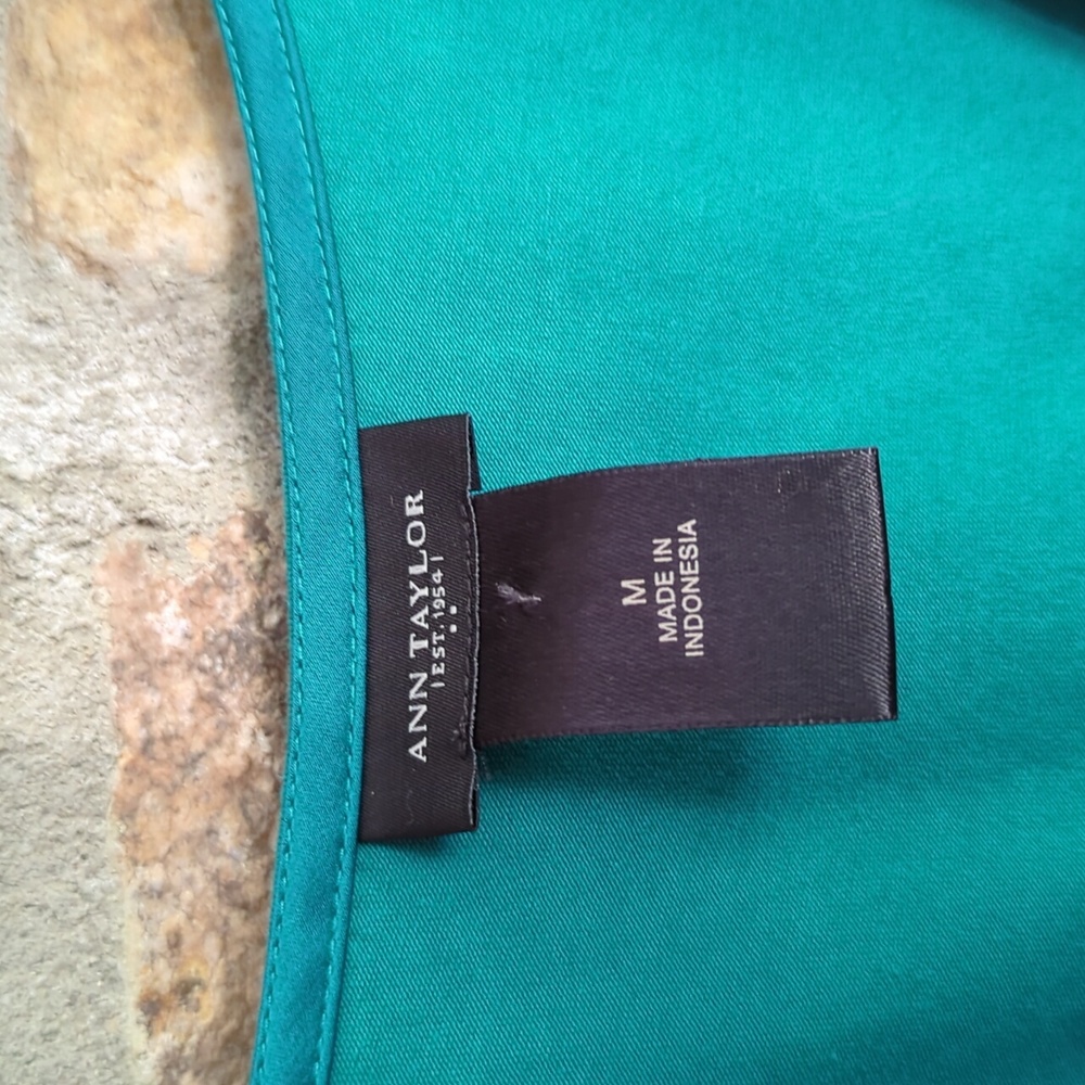Ann Taylor green sleeveless blouse - Picture 4 of 8